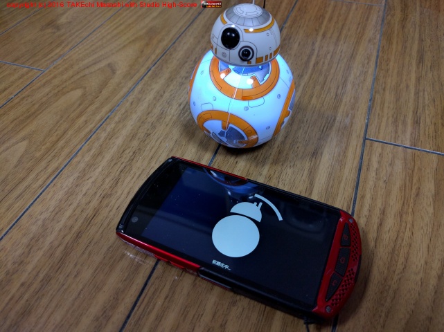 BB-8ƬϼФǤäĤƤ롣ƹΤ LED ǥ֥롼饪󥸤ȯư®٤ϰճ®襤ǭͷӤ