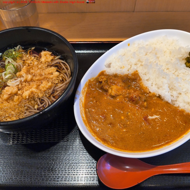 ī�����åȤΥܥ��󤬸��Ĥ���줺�˥��졼��Ⱦ���̤����åȤ���ʢ��ī����(ī�����åȤϰ��ֲ��ˤ��ä�)��